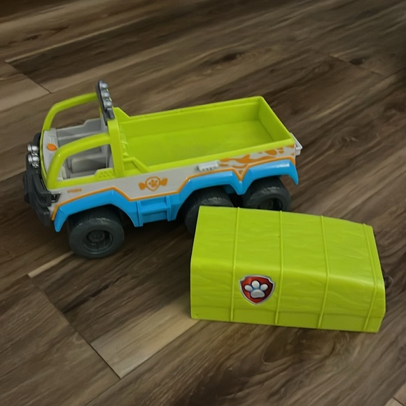 Paw patrol vehicle. Makes sounds and lights up. - Picture 2 of 7